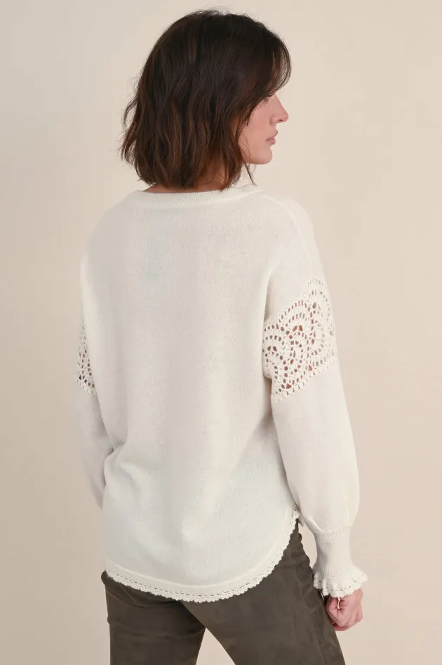 Cashmere Pullover mit Spitzen-Details in Creme