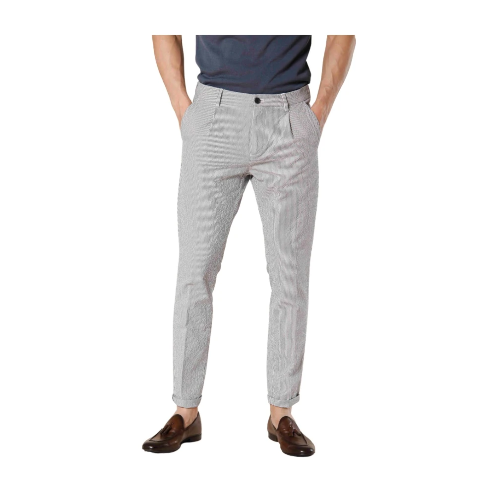 Gestreifte Seersucker Karotten-Passform Chino Hose