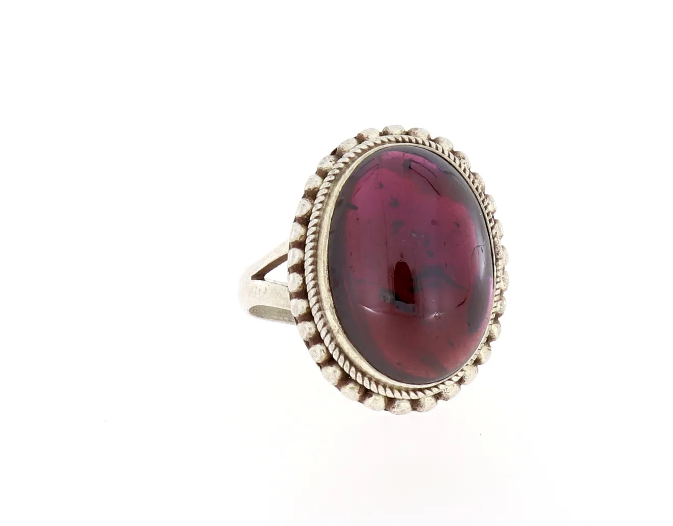 Herrlicher Ring mit ovalen Granat rot filigrane Fassung Silber Größe 56 – 8