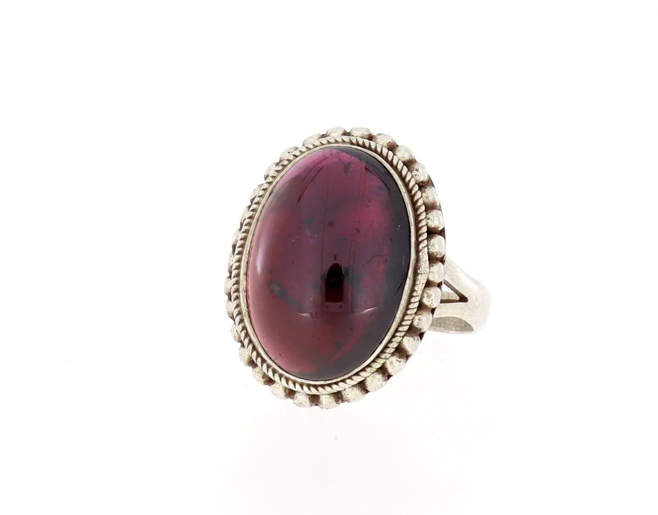 Herrlicher Ring mit ovalen Granat rot filigrane Fassung Silber Größe 56 – 8