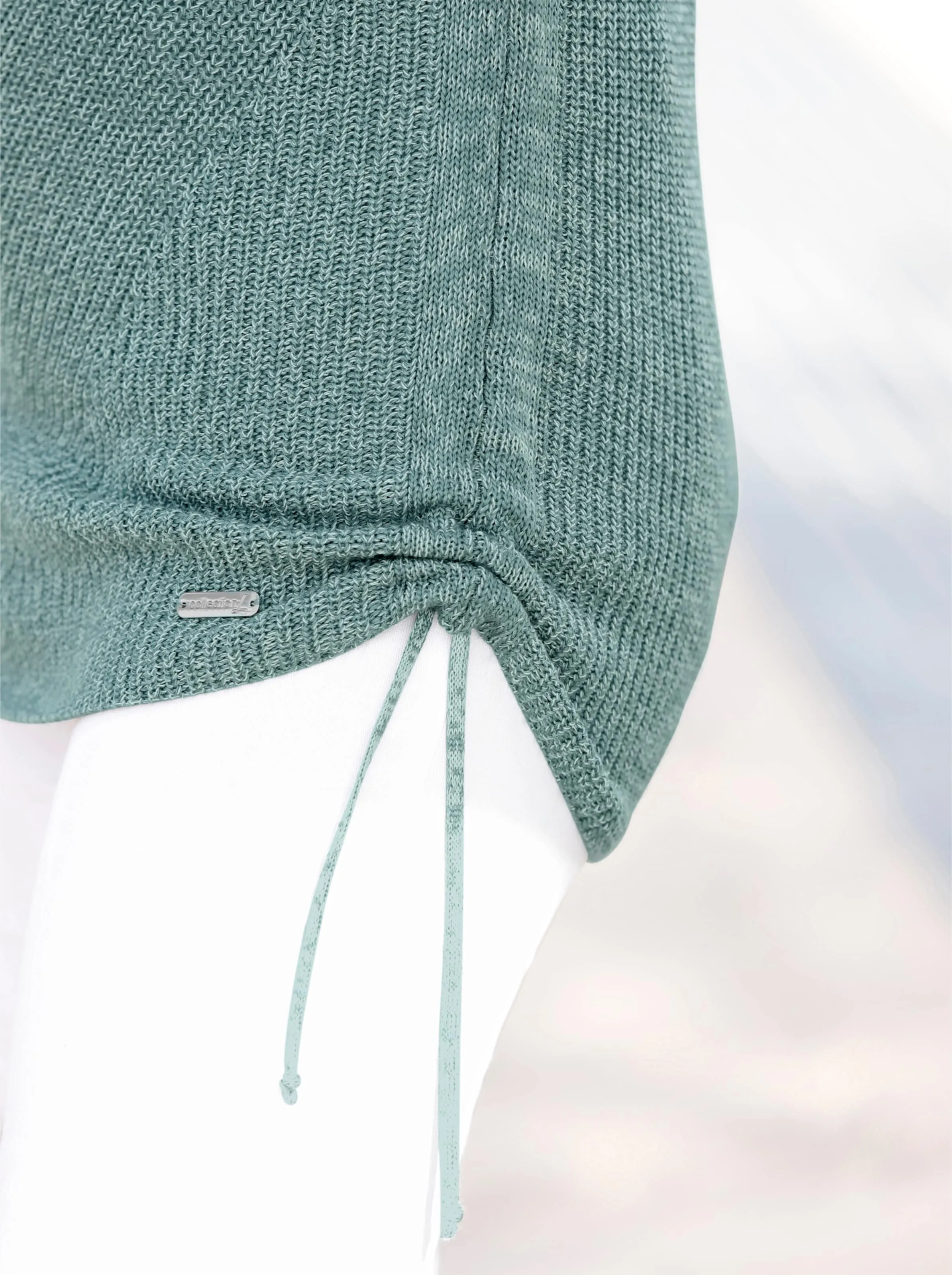 Pullover in jade-ecru-meliert