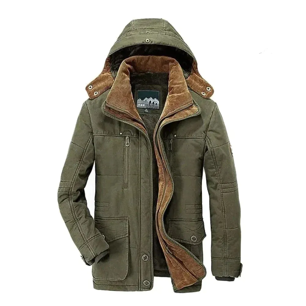 Warme Jacke mit Kapuze und mehreren Taschen