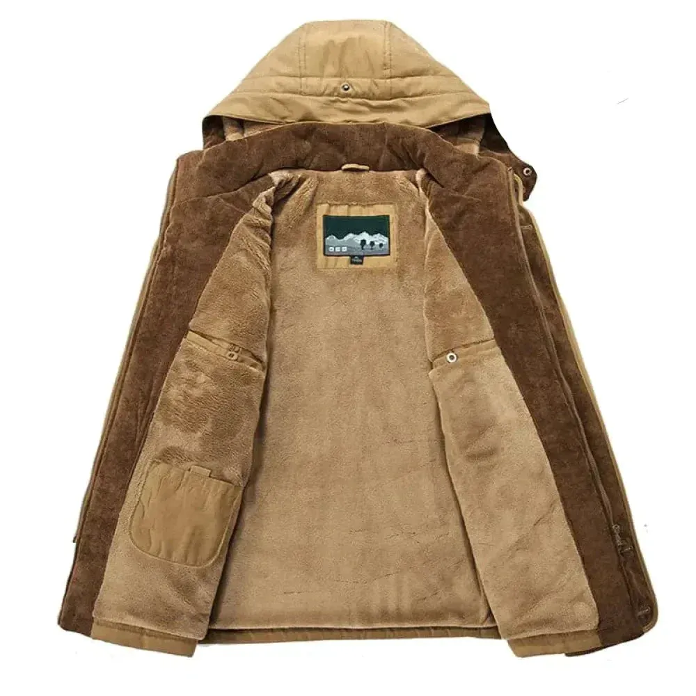 Warme Jacke mit Kapuze und mehreren Taschen