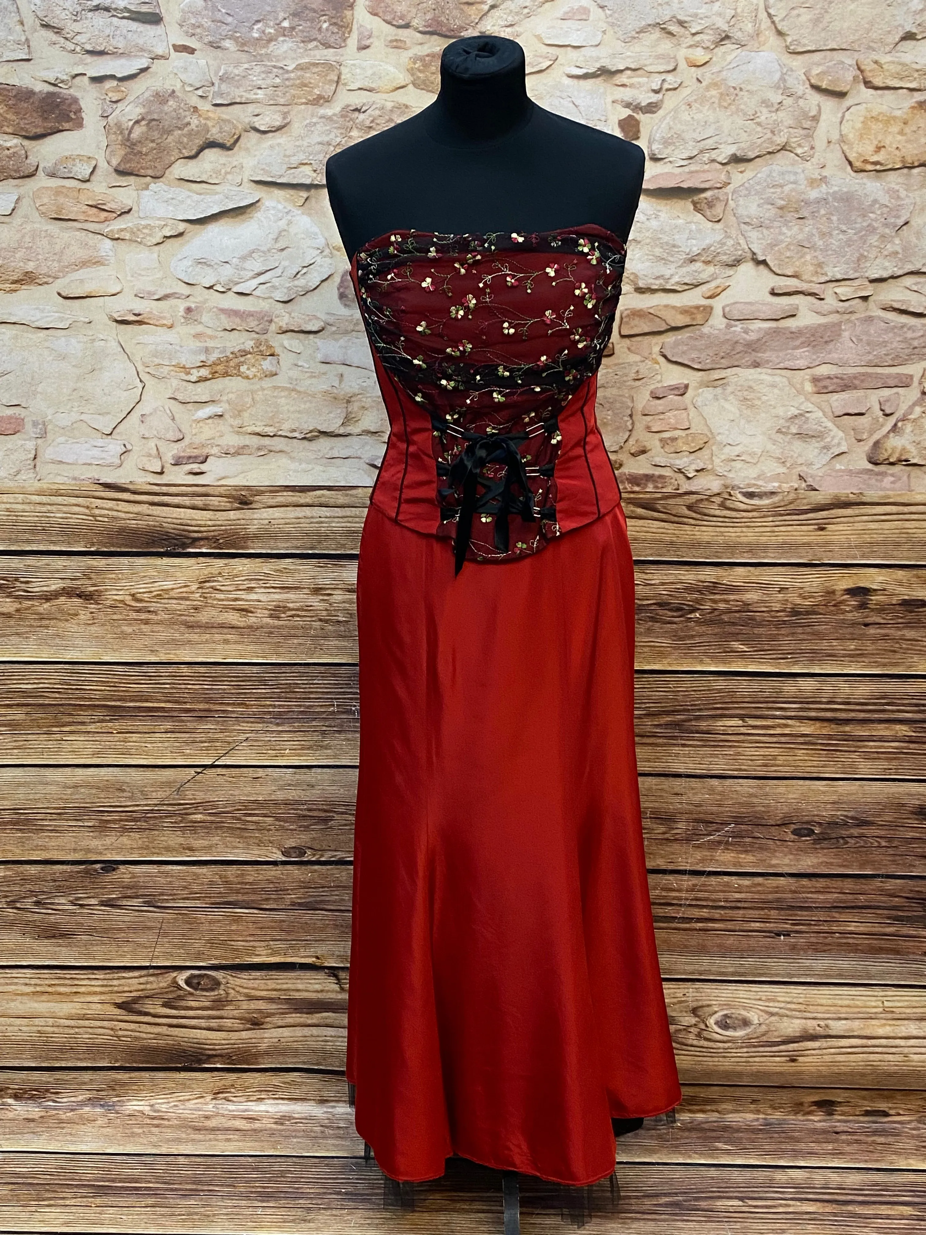 Zweiteiliges Abendkleid in leuchtendem Rot Gr.36